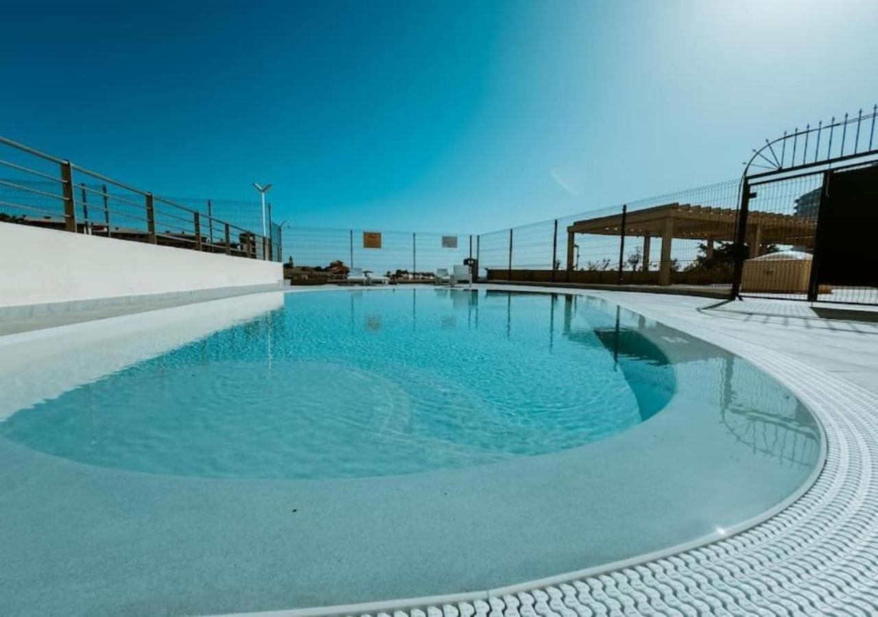 Seaview Splendor 2 Bedroom Modern Comfort Адехе Екстериор снимка